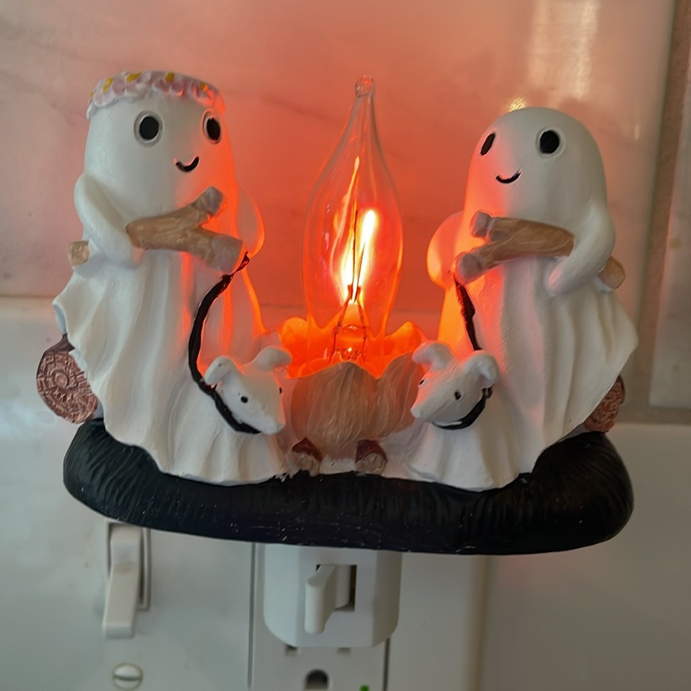 Ghost dog walking night light - Picture 2 of 3